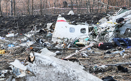 Обломки самолета Ту-154, упавшего в районе Смоленска. 10 апреля 2010 года