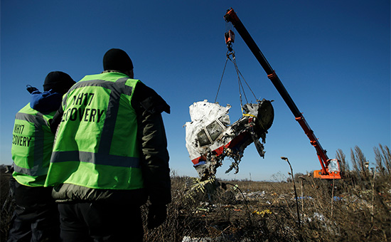 На месте крушения рейса MH-17 