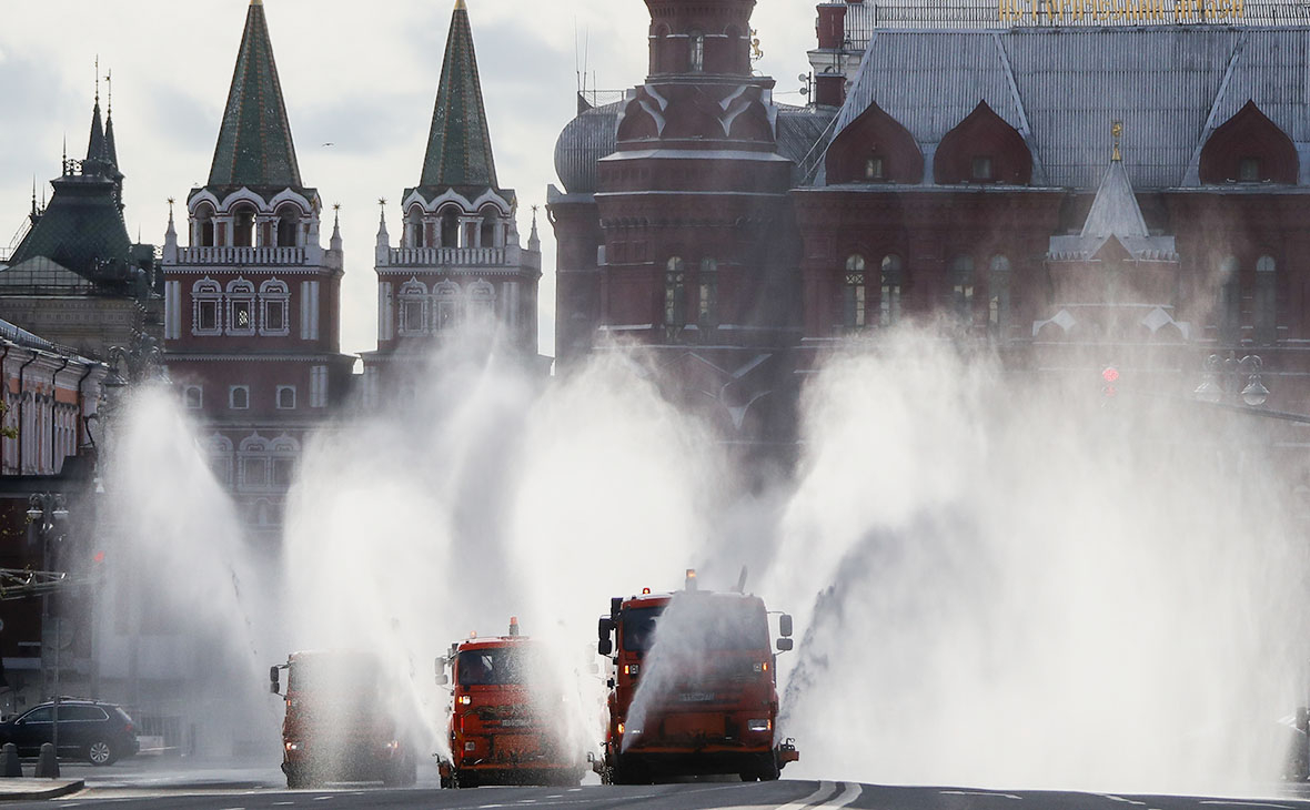 Работы по дезинфекции в Москве во время пандемии коронавируса