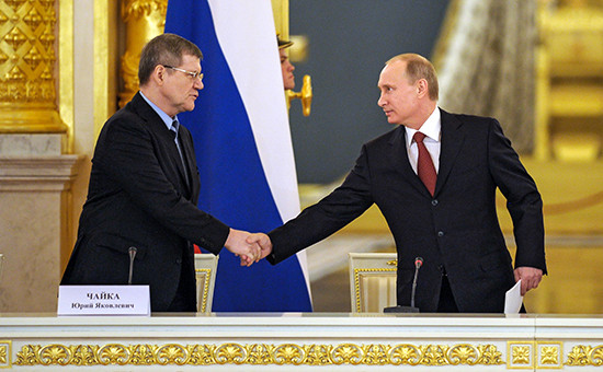 Генеральный прокурор РФ Юрий Чайка и  президент РФ Владимир Путин, 2013 год


