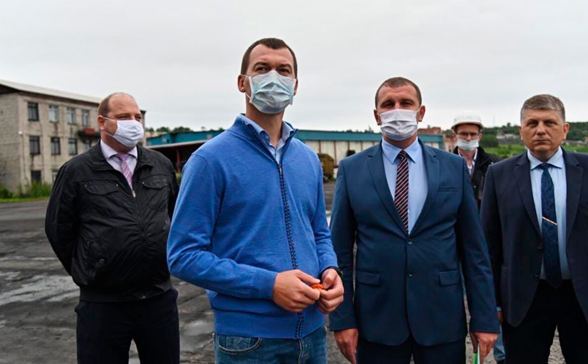 Михаил Дегтярев (2-й слева)