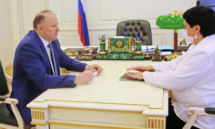Встреча полпреда Николая Цуканова с руководителем Росздравнадзора по Свердловской области Оксаной Федосеевой.