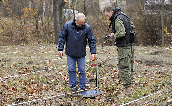 Ученые исследуют подземный тоннель в Вальбжихе, 10 ноября 2015 года