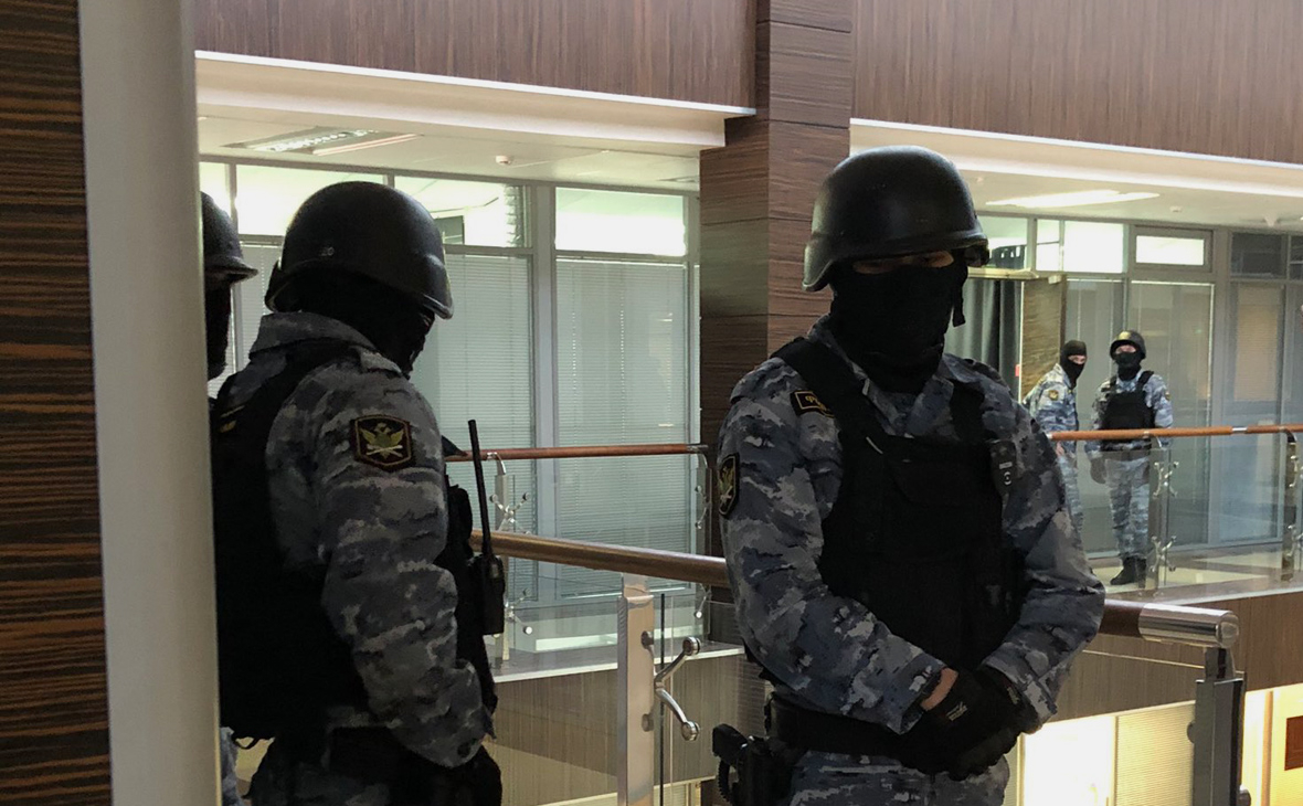 Омон обыск. Обыск фбк. Обыск фбк. Обыск. Обыск офиса омон.