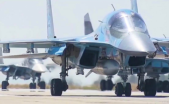 Многофункциональные бомбардировщики Су-34 на авиабазе Хмеймим в Сирии