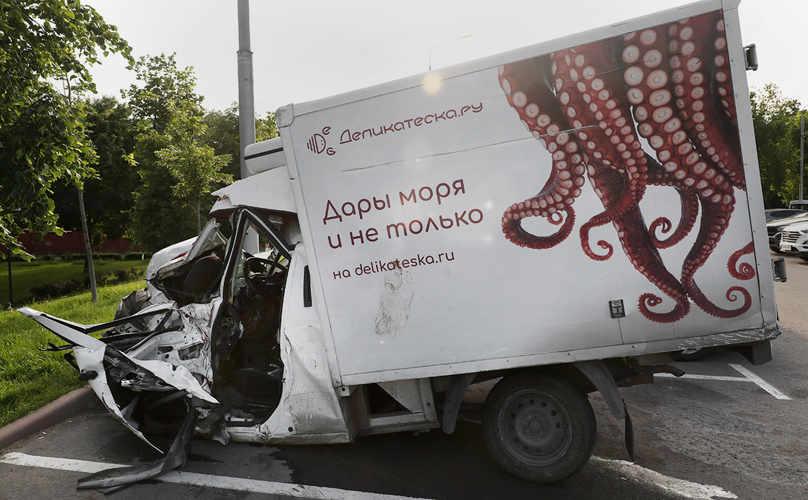 Автомобиль Lada, пострадавший в ДТП с участием актера Михаила Ефремова, на стоянке УВД по ЦАО ГУ МВД России по городу Москве