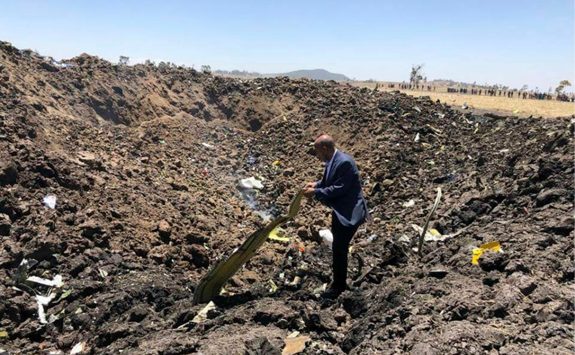 CEO Ethiopian Airlines Теволде Гибремариам на месте крушения
