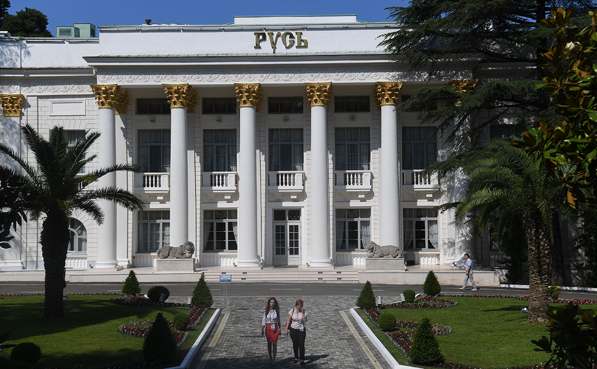 Здание санатория «Русь» в Сочи