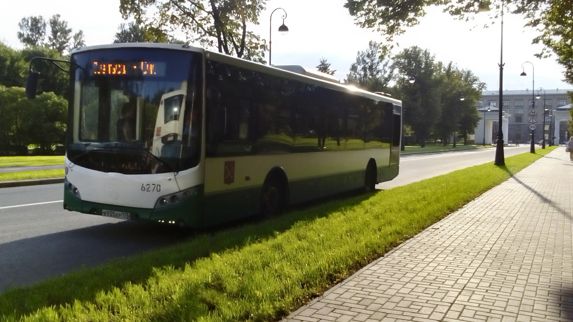 Петербург. Пассажирский автобус 