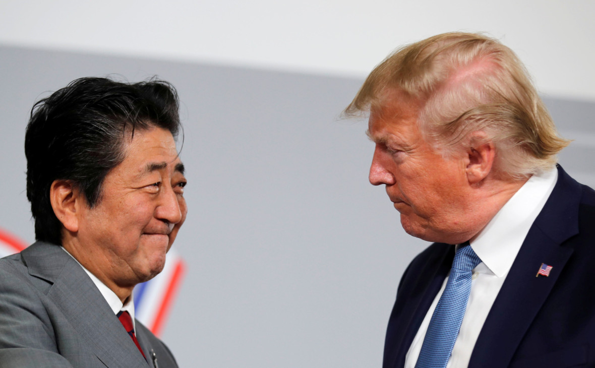Премьер Японии Синдзо Абэ и президент США Дональд Трамп на саммите G7 в Биаррице. Август 2019 