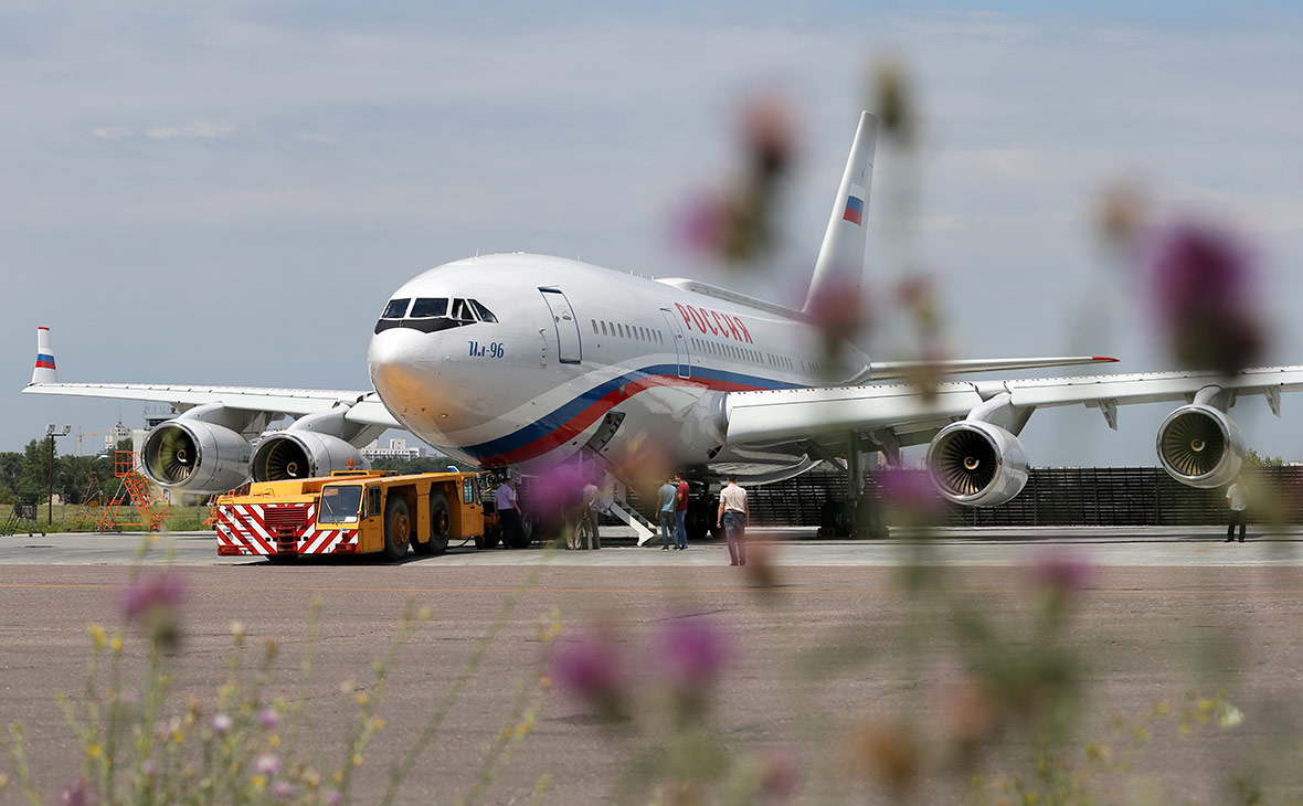 Самолет Ил-96 летного отряда «Россия». Июль 2016 года
