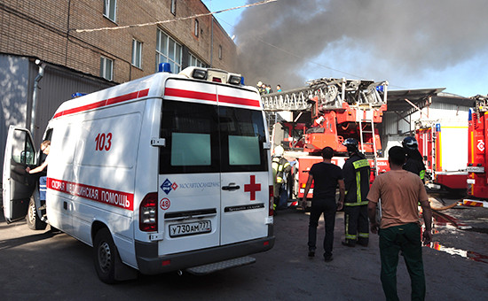 Спецслужбы на месте пожара на северо-востоке Москвы