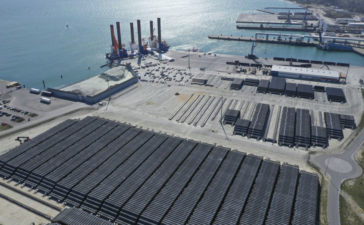 Трубы для строительства газопровода «Северный поток - 2» в немецком порту Мукран