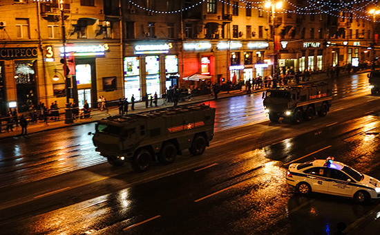 Проезд военной техники перед репетицией парада Победы в Москве, 2015 год