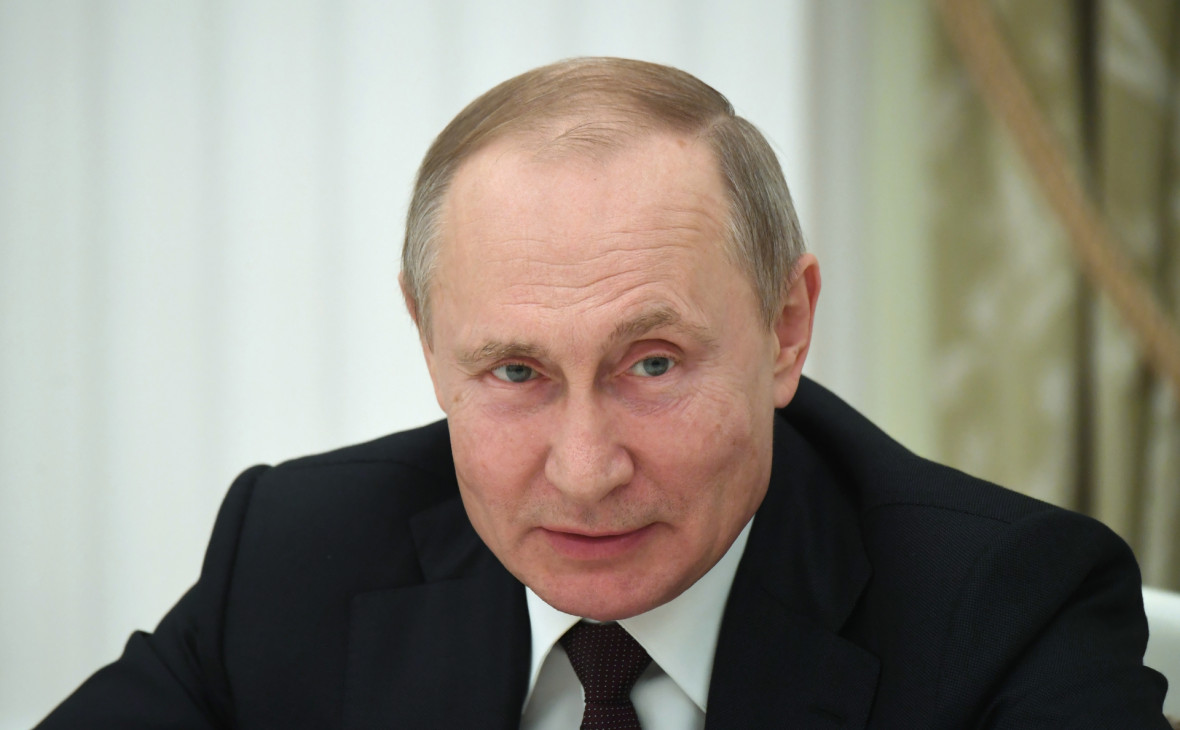 Путин попросил депутатов Думы «не перегружать» Конституцию