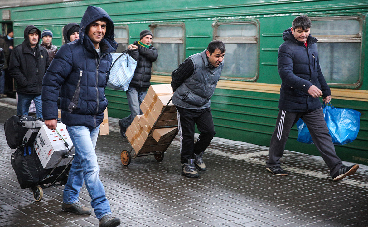 Таджики мигранты