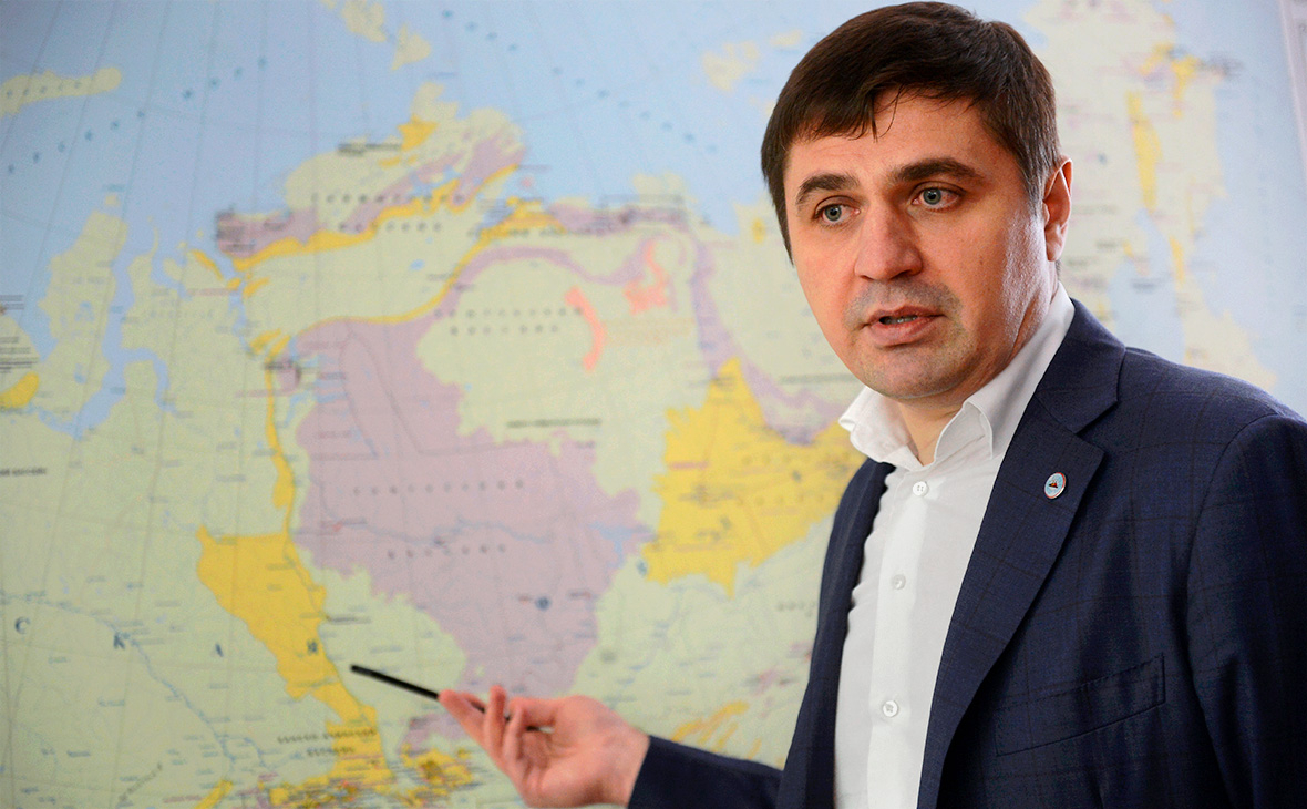 Александр Исаев