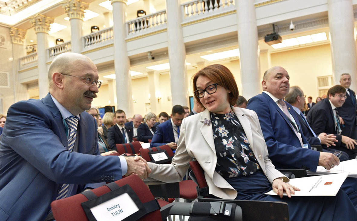 Михаил Задорнов (слева) и председатель Центрального Банка России Эльвира Набиуллина