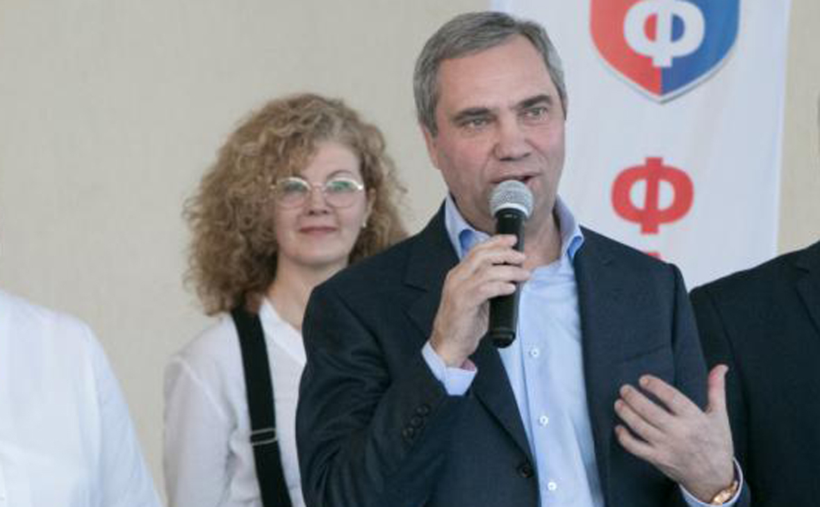 Александр Петров (справа)