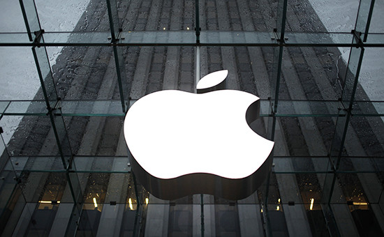 Логотип на флагманском магазине Apple в Нью-Йорке


