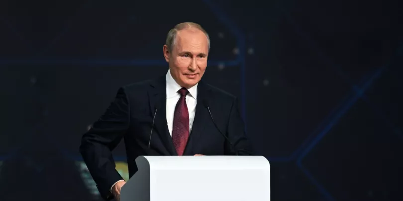 Путин ограничил для недружественных иностранцев сделки с долями в ООО