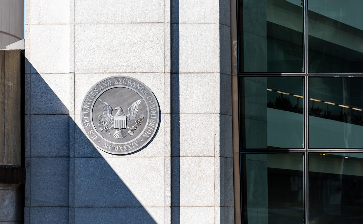 SEC внесла еще 80 компаний КНР в список на потенциальный делистинг в США