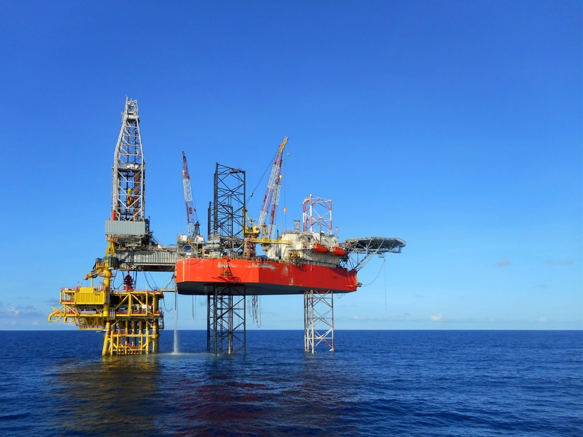 Акции нефтяных компаний упали на фоне ограничения экспорта топлива