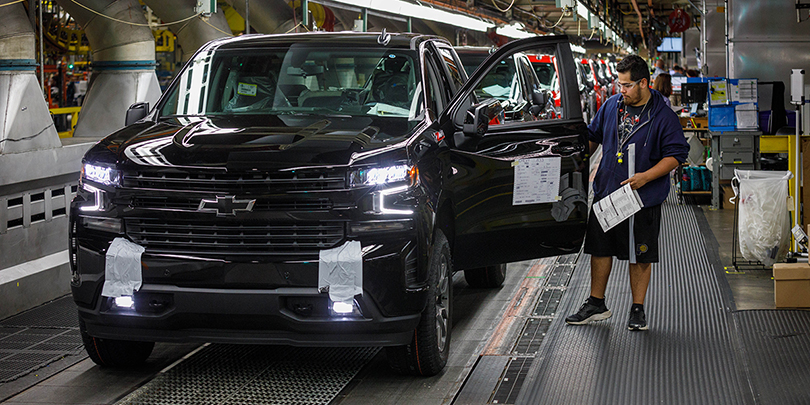 GM приостанавливает производство из-за мирового дефицита полупроводников