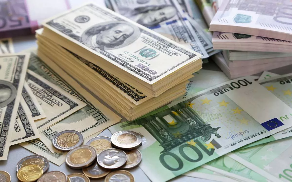 БКС отменит комиссию для брокерских счетов за хранение валюты до $10 тыс.