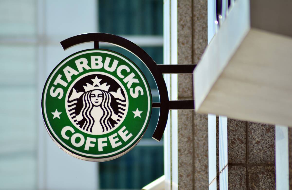 Растущие издержки продолжат оказывать давление на прибыль Starbucks