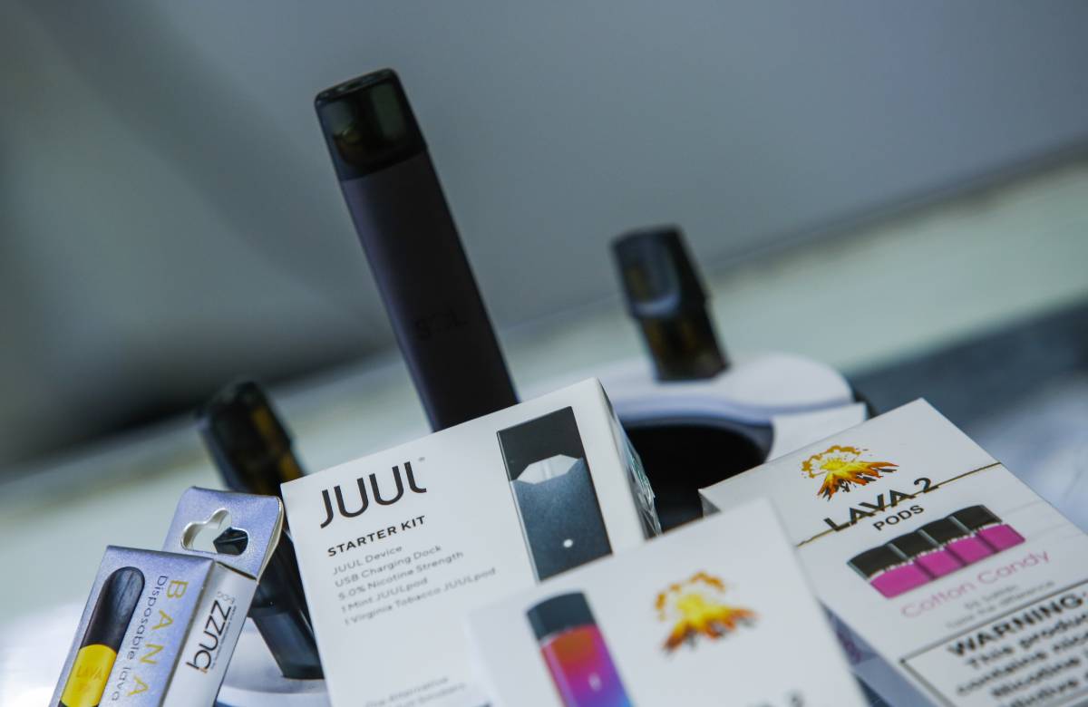 FDA продолжает решать вопрос о выпуске электронных сигарет в США