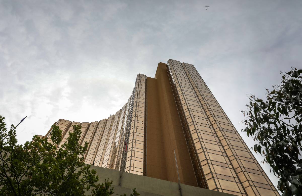 Акции Choice Hotels упали на 3% на фоне снижения рейтинга Wells Fargo