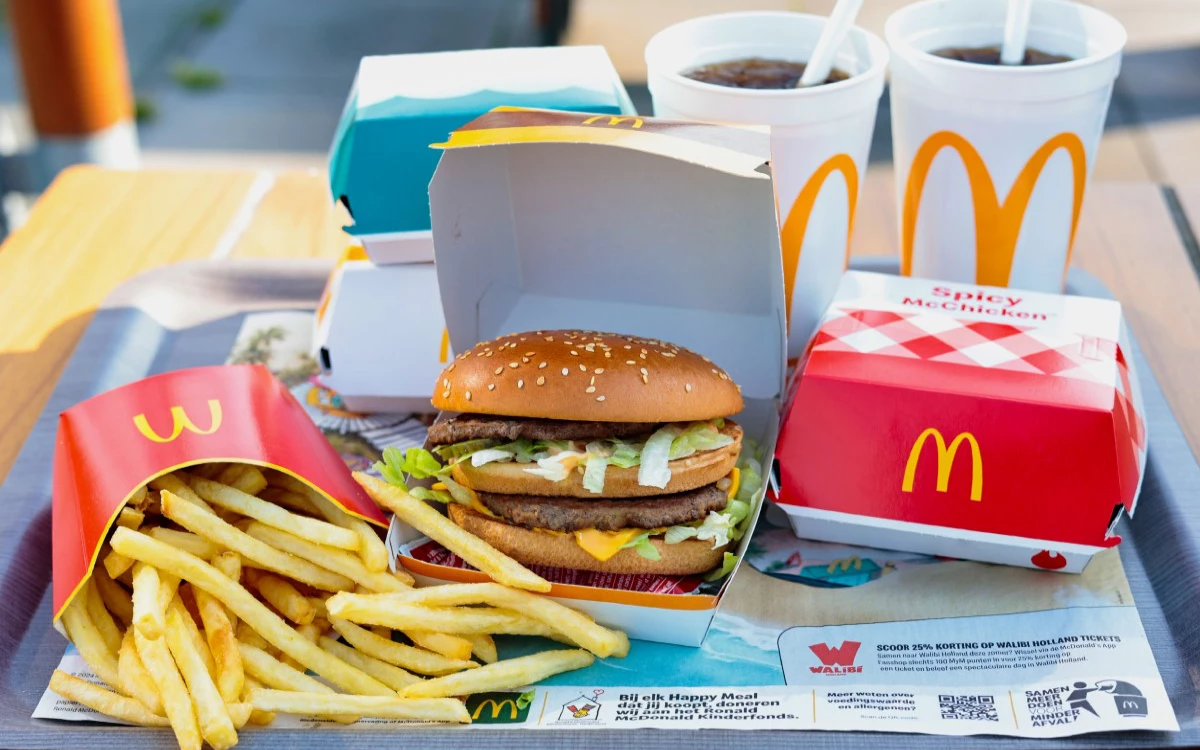 Акции McDonald’s упали на 9% после массовых отравлений бургерами в США