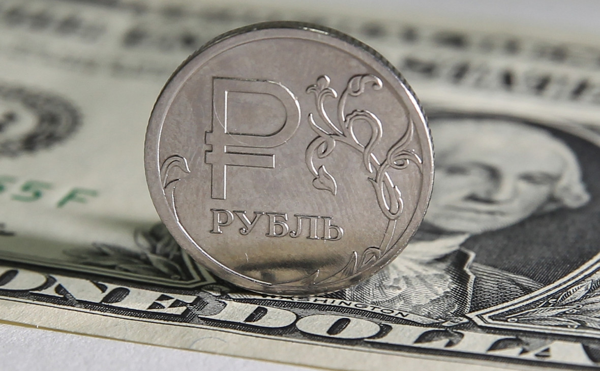 Рубль резко снизился на фоне отставки правительства