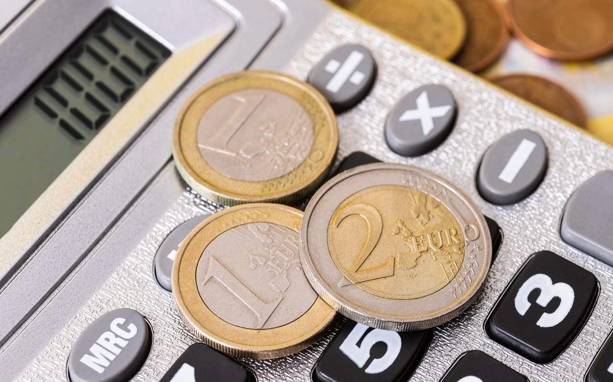 «Атон» ограничит вывод евро из-за ситуации с Райффайзенбанком