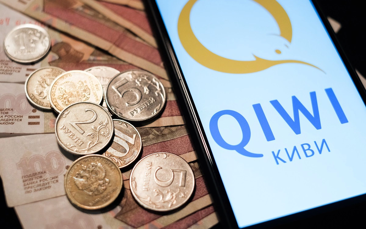 QIWI продаст активы в России. Что будет с ее акциями после обвала на 13%