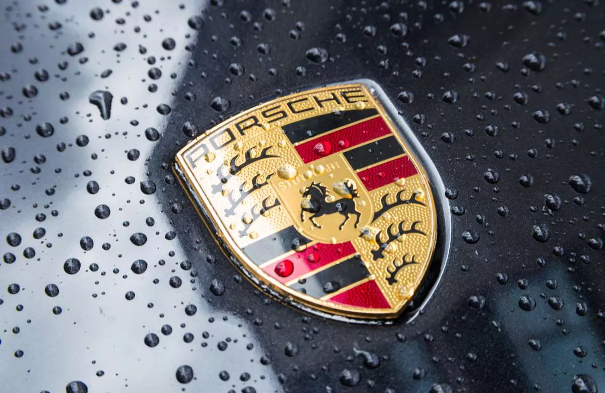 Porsche озвучил планы по выпуску электрических внедорожников Macan