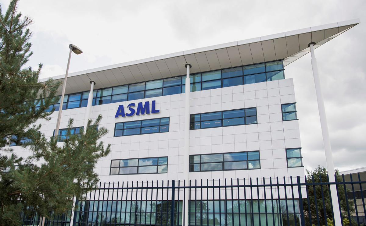 Акции нидерландской ASML упали почти на 4% из-за ограничений США