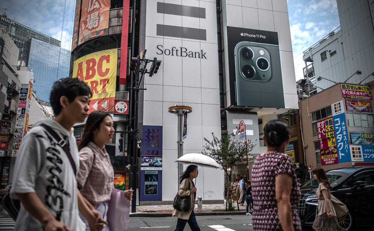 Акции Softbank закрылись ростом на 10% на новости об обратном выкупе