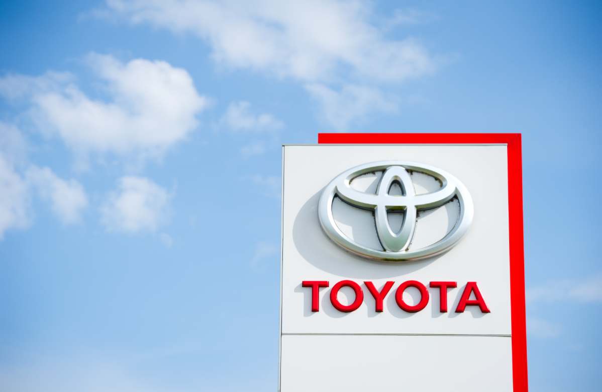 Продажи и производство Toyota упали в первом полугодии