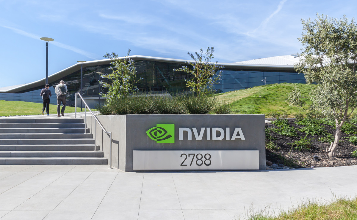 Аналитик Baird понизил рейтинг и справедливую цену акций NVIDIA