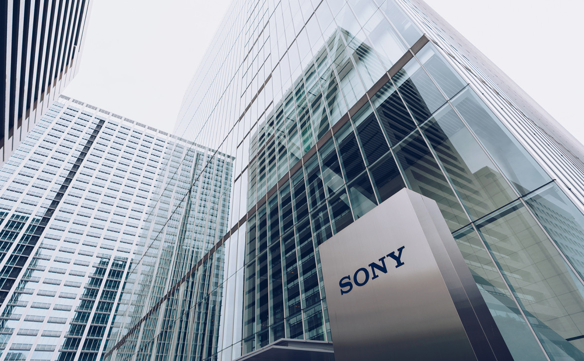Акции Zee упали на 3% после подписания соглашения о слиянии с Sony