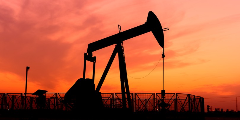 МЭА указало на риск резкого сокращения добычи нефти в России