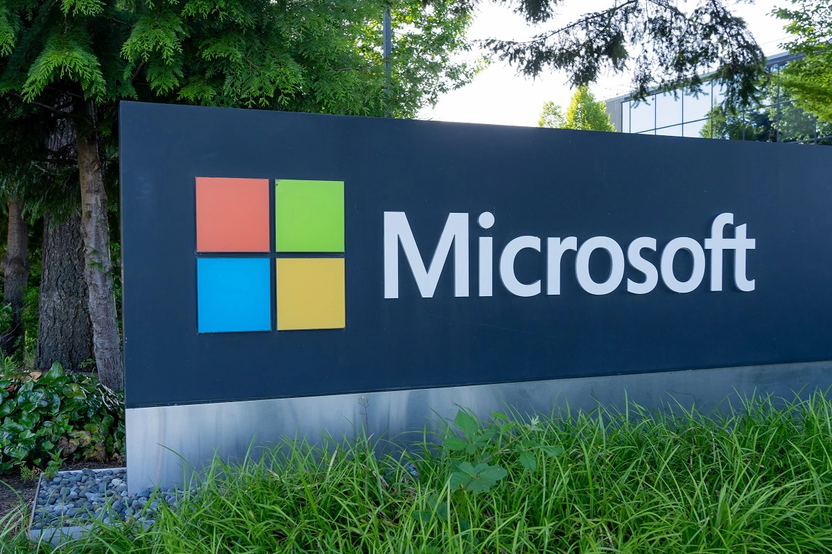 Акции Microsoft потеряли почти 3% после глобального сбоя в сервисах