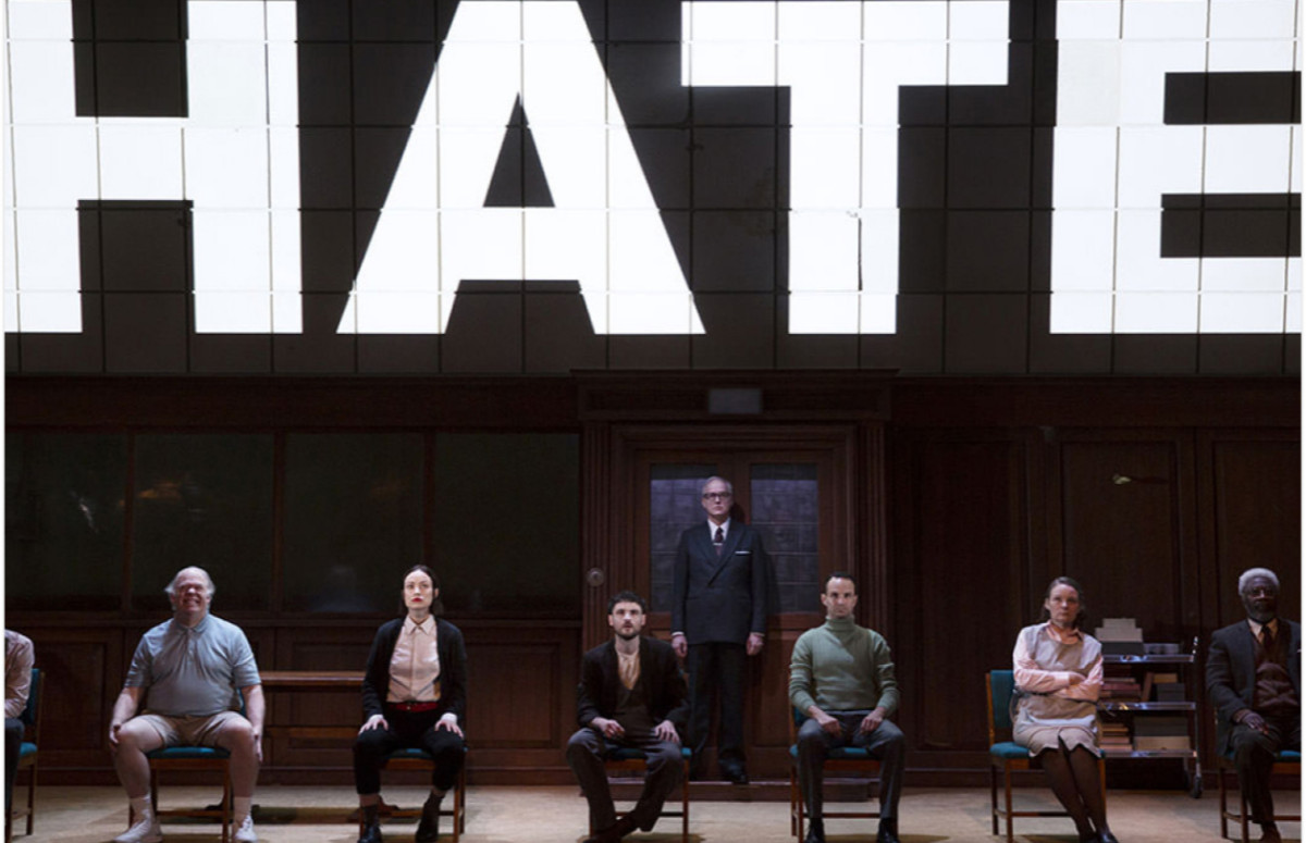Спектакль «1984» в театре Хадсон