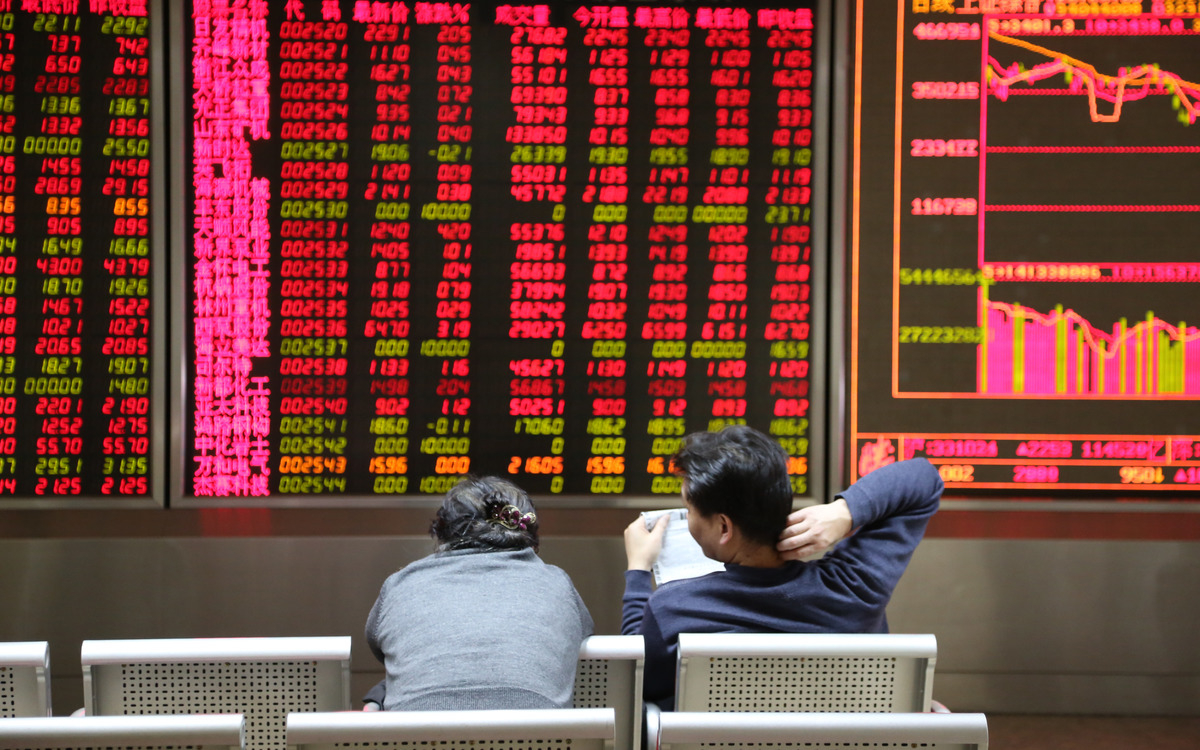 Акции Гонконга упали до минимума года из-за кризиса девелопера Evergrande