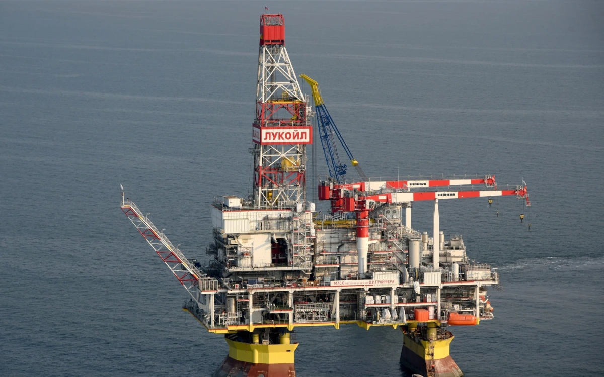 Цена нефти Brent упала ниже $83 впервые с 25 августа