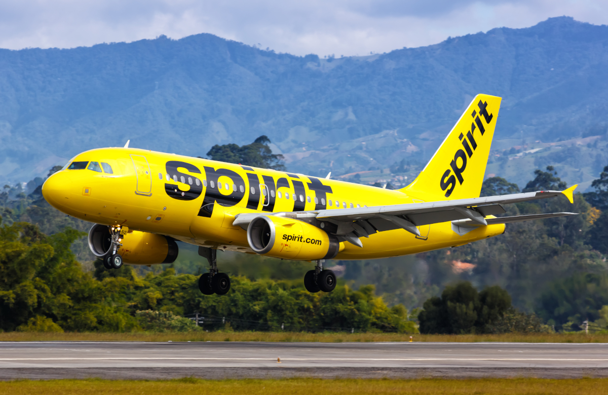 Акционеров Spirit Airlines призвали выступить против  слияния с Frontier