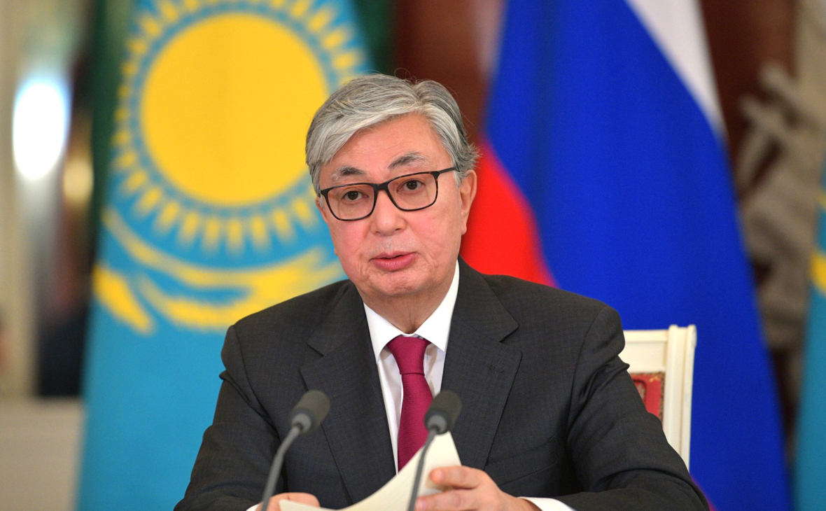Президент Казахстана привился от коронавируса вакциной «Спутник V»