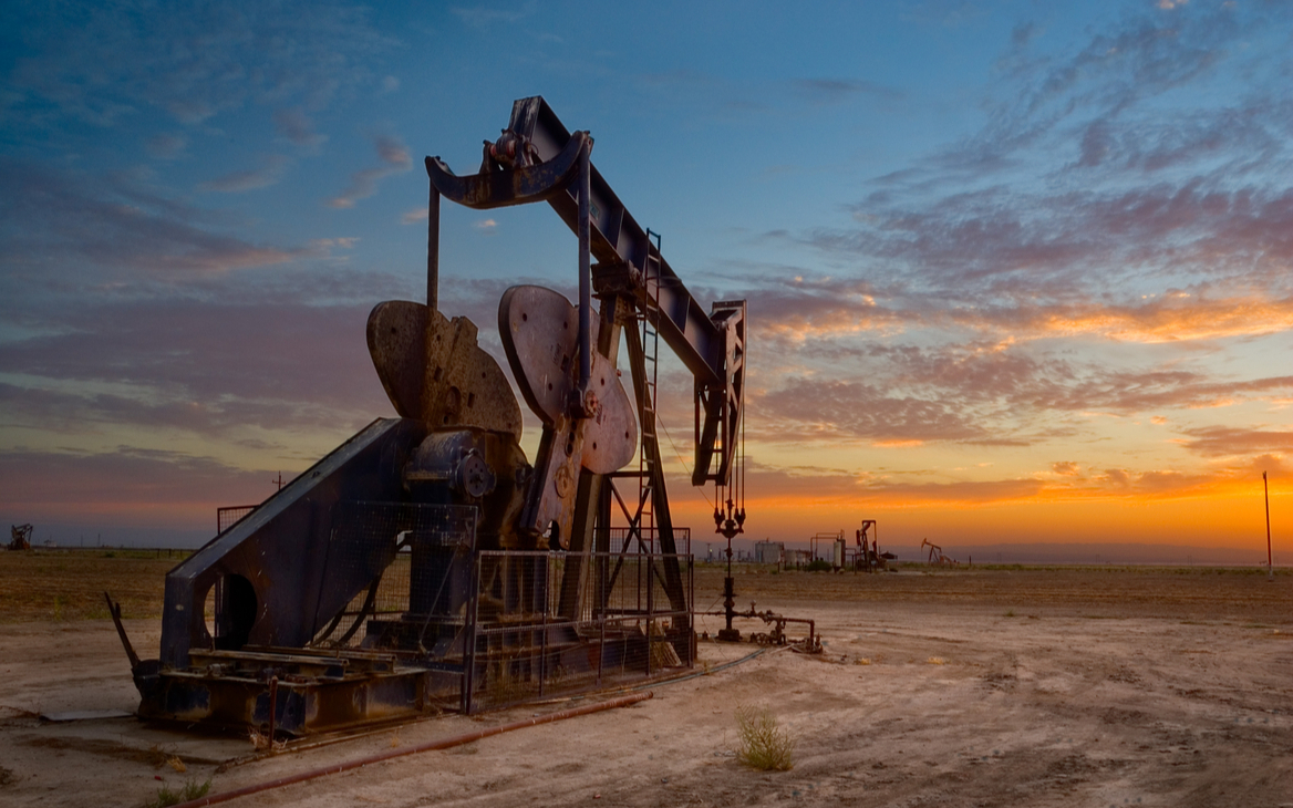 Цены на нефть Brent опустились ниже $63 за баррель впервые с 3 марта